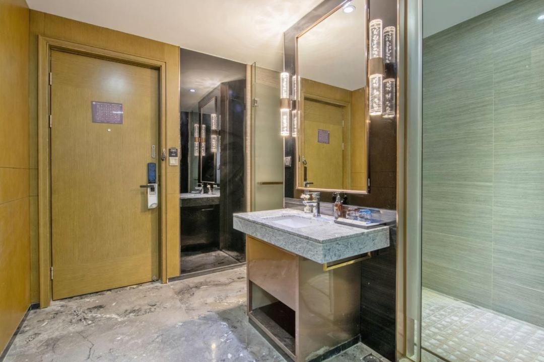 Lnsail Hotel Shenzhen Luohu Port Railway Station Esterno foto