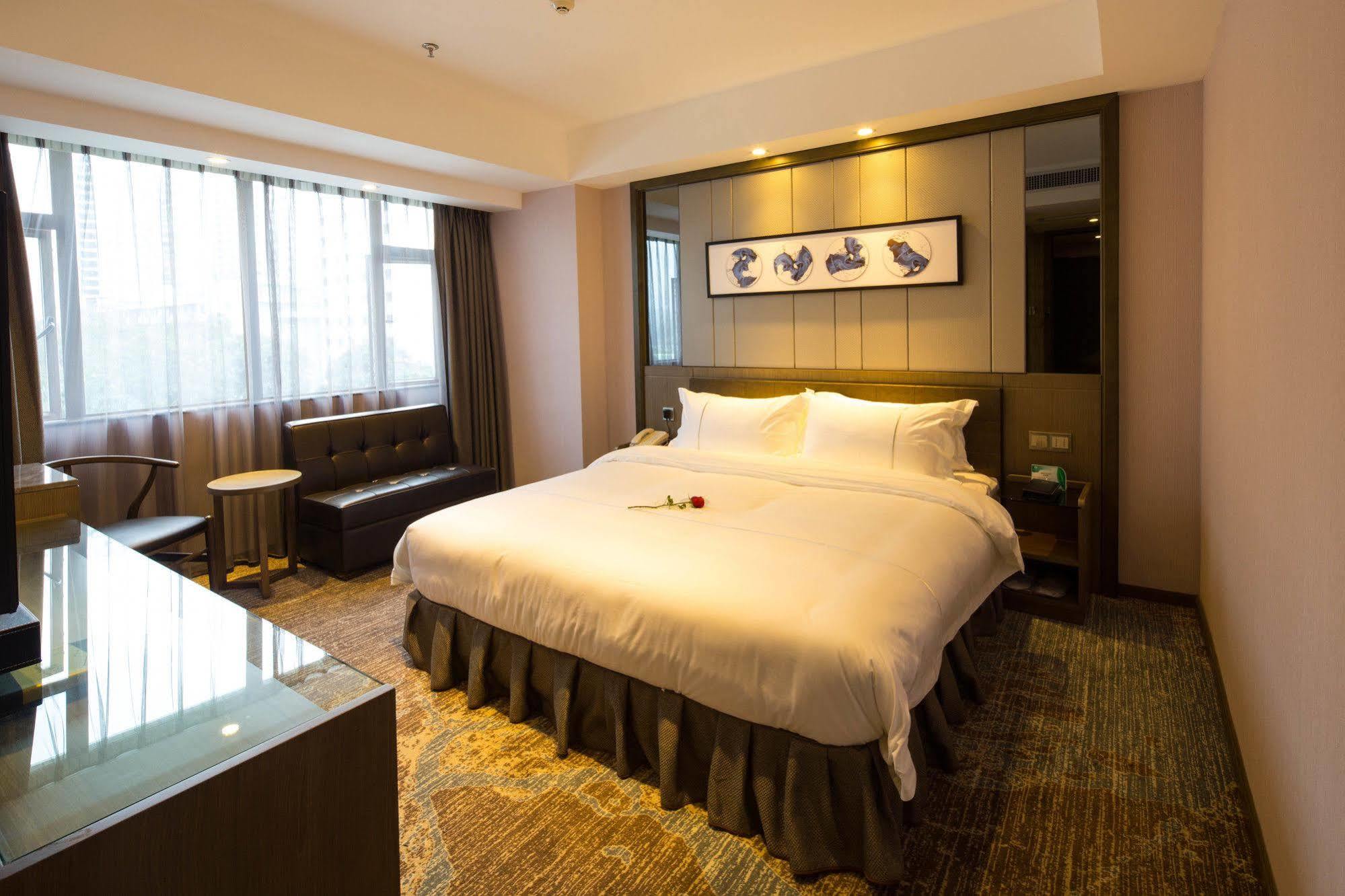 Lnsail Hotel Shenzhen Luohu Port Railway Station Esterno foto