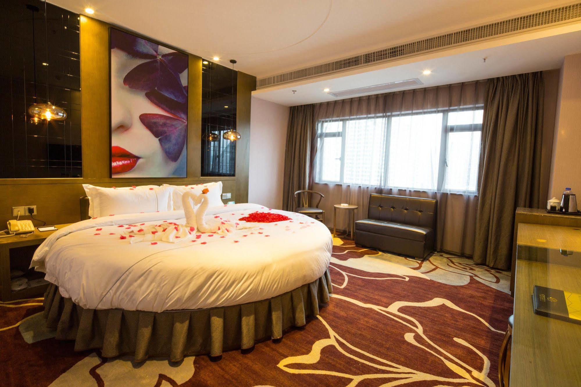 Lnsail Hotel Shenzhen Luohu Port Railway Station Esterno foto