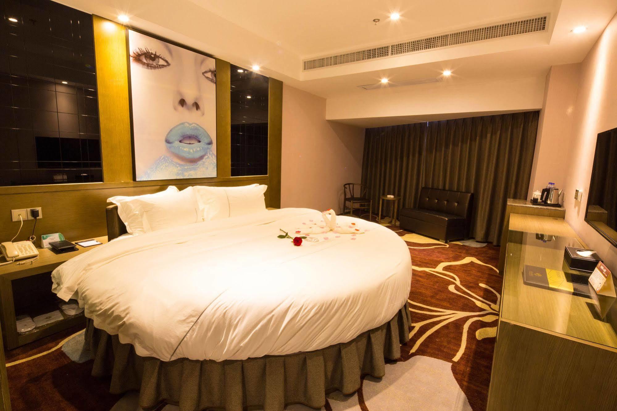 Lnsail Hotel Shenzhen Luohu Port Railway Station Esterno foto
